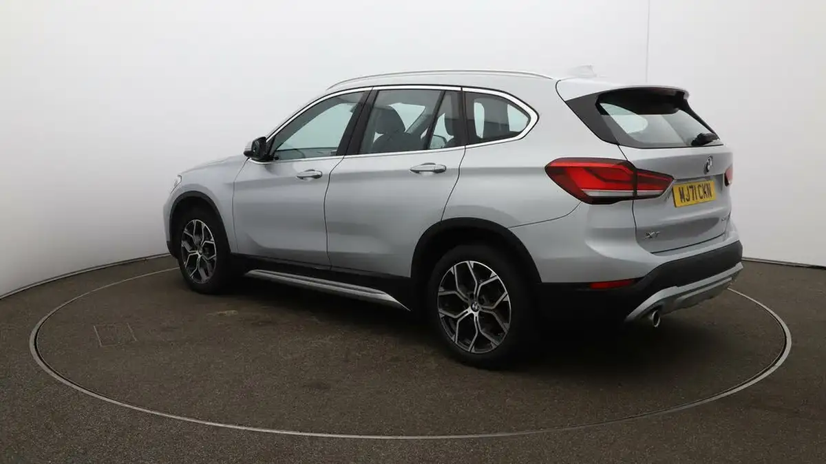 2021-bmw-x1-15-sdrive18i-xline-big-56