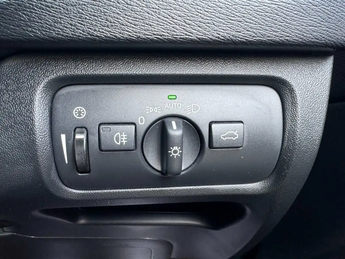 2016-volvo-v40-15-t2-inscription-big-17