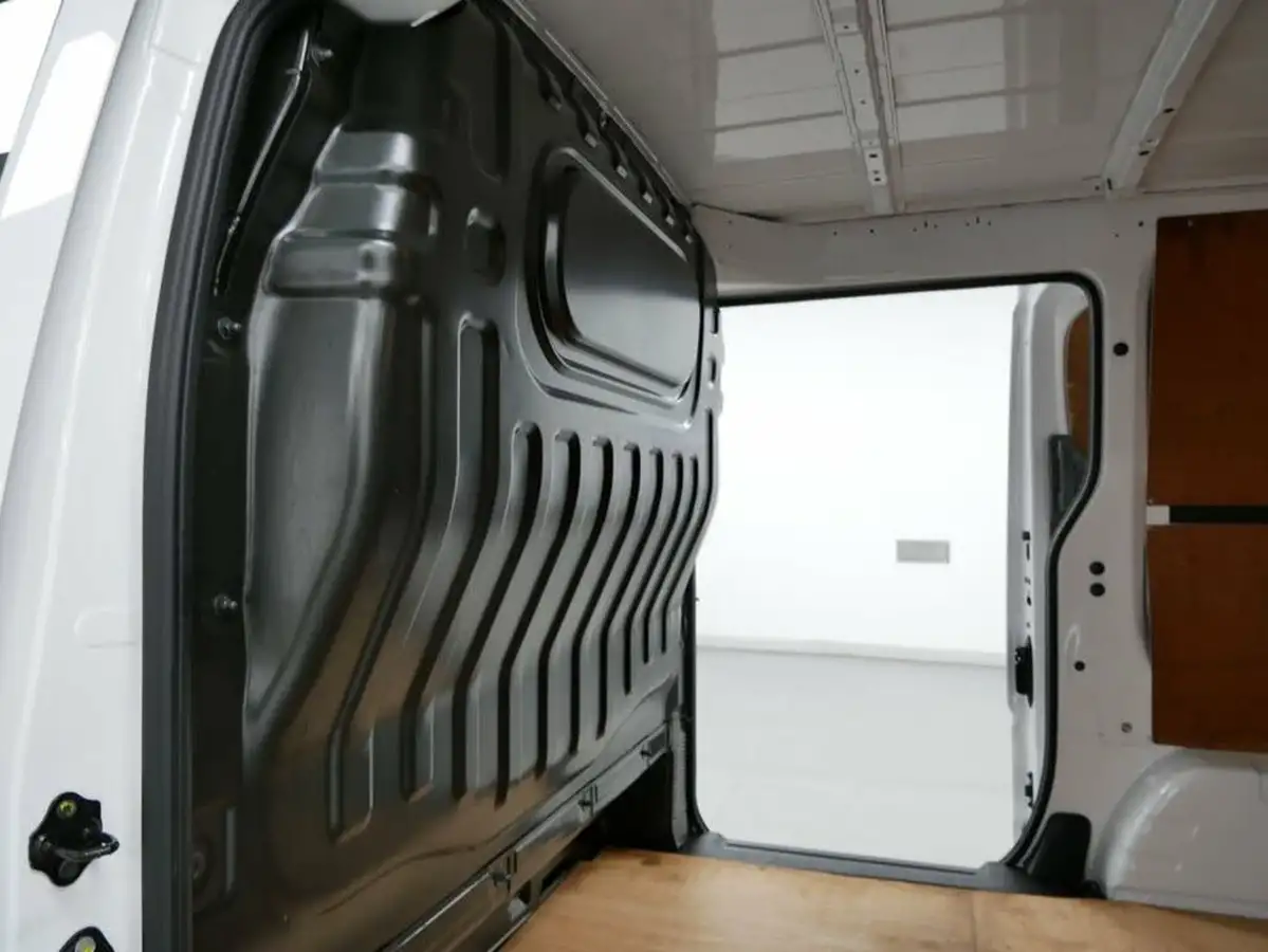 2021-nissan-env200-e-tekna-rapid-panel-van-big-19