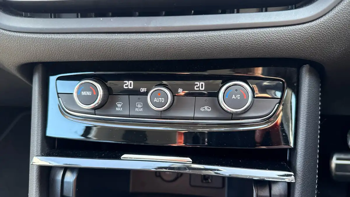 2022-vauxhall-grandland-12-gs-line-auto-big-20