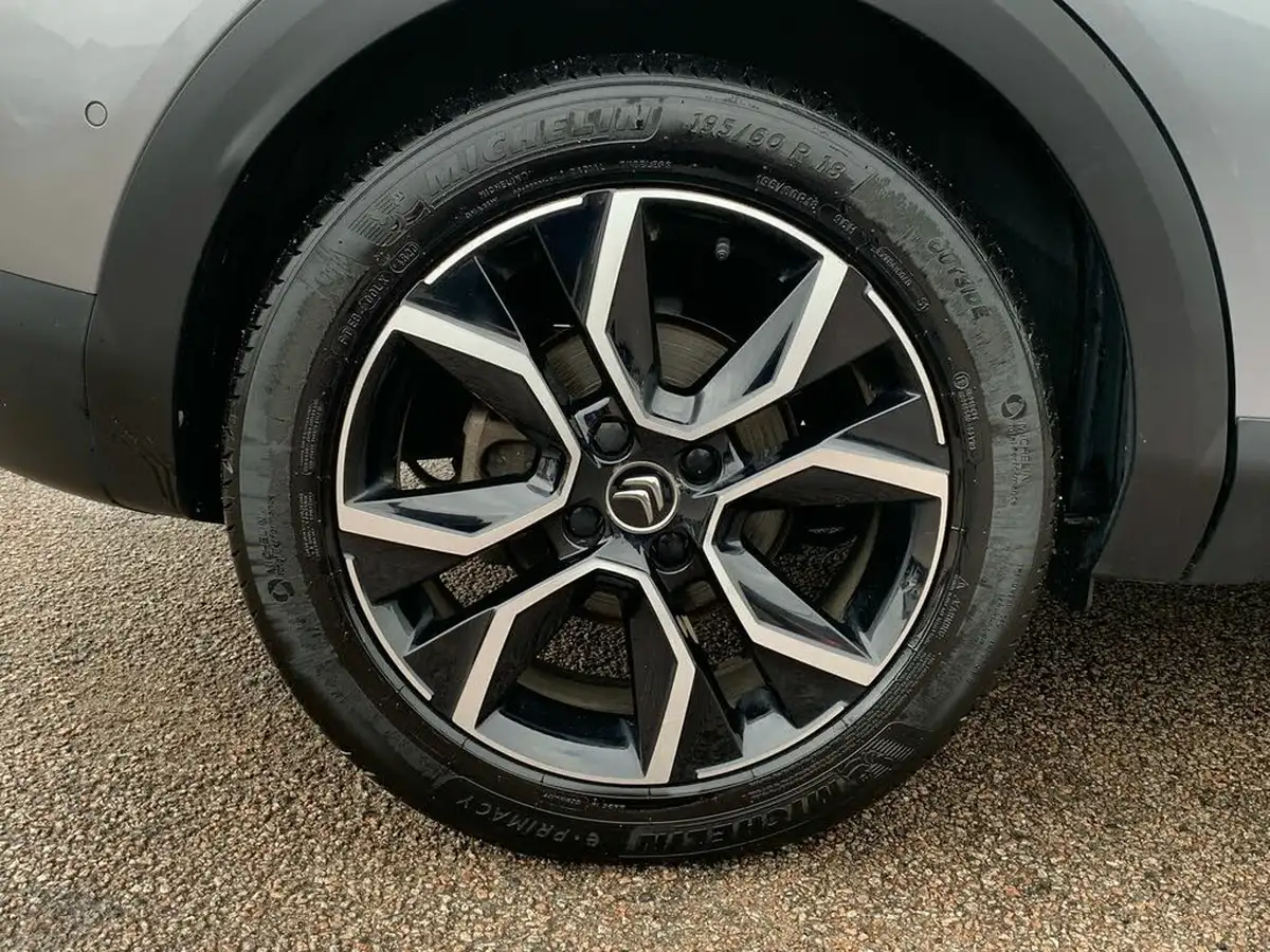 2021-citroen-c4-e-shine-big-6