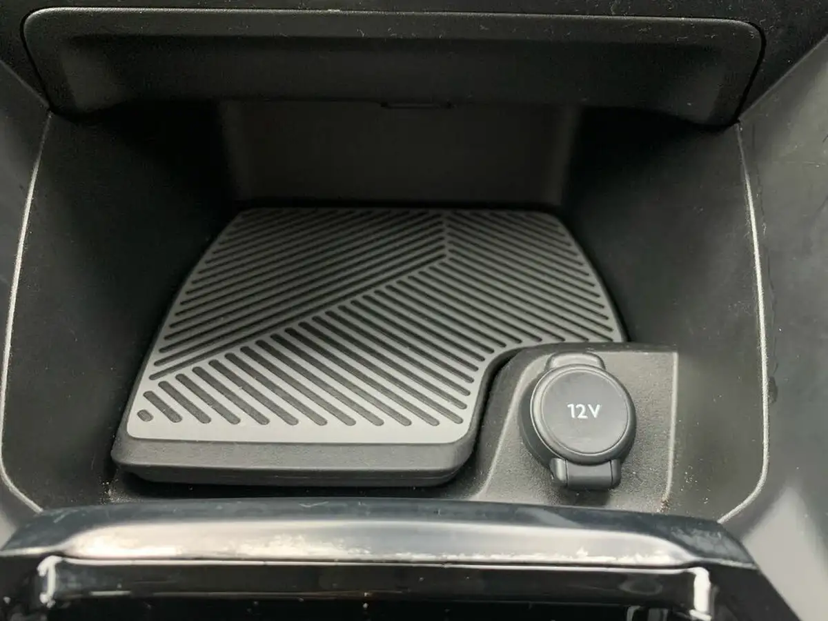 2021-citroen-c4-e-shine-big-30