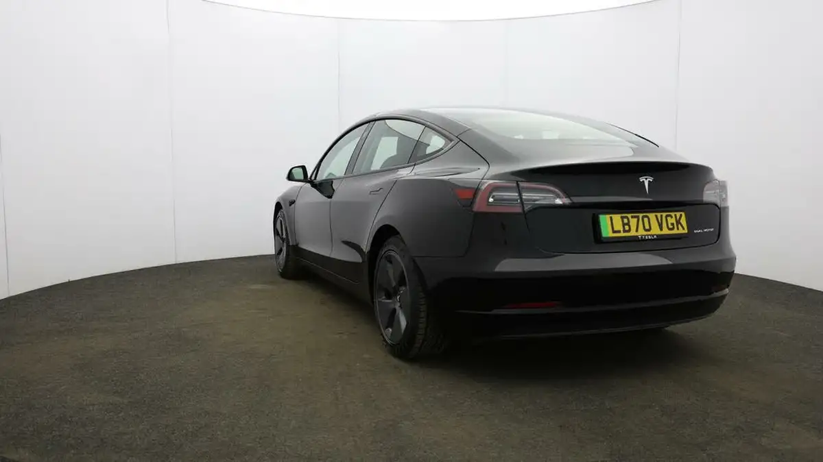 2020-tesla-model-3-e-long-range-big-25
