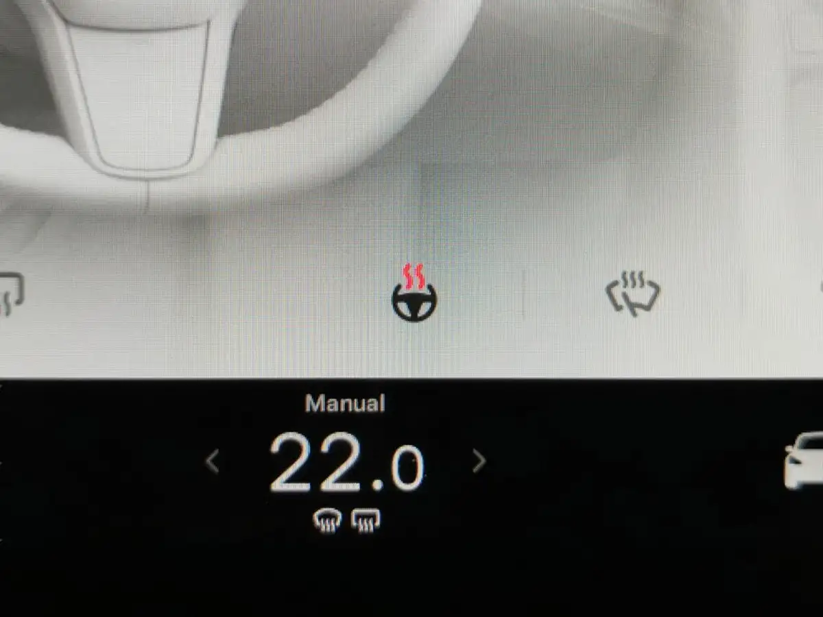 2022-tesla-model-y-e-long-range-big-18