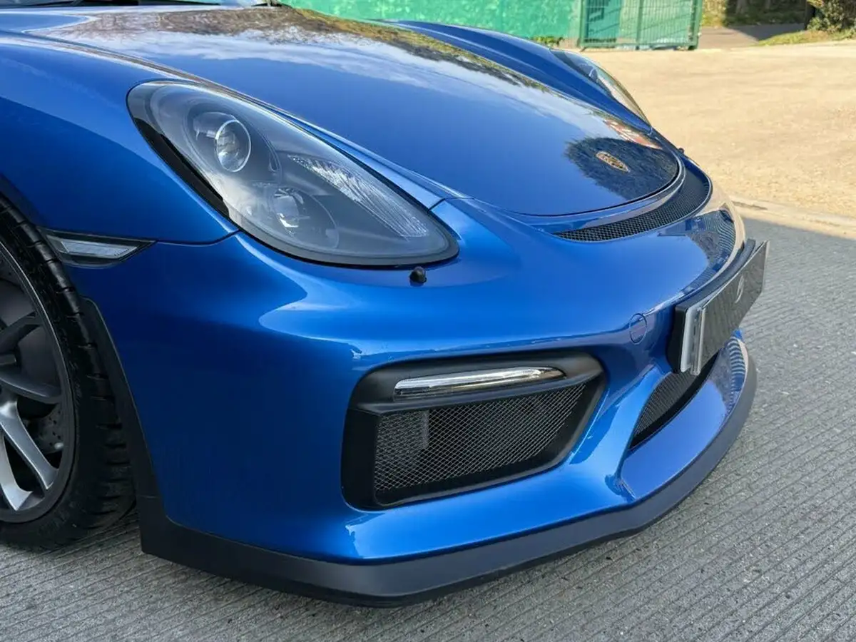 2016-porsche-cayman-38-gt4-big-22