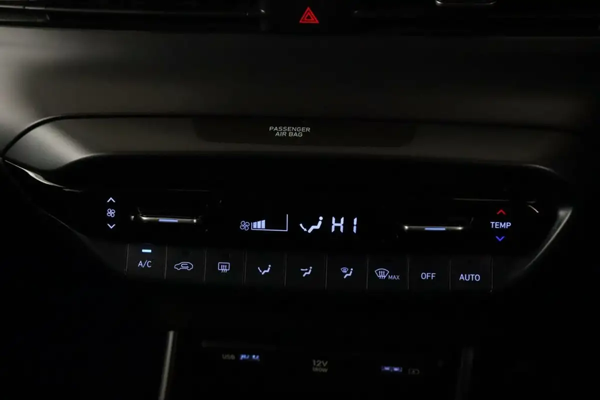 2023-hyundai-bayon-10-t-gdi-premium-100ps-dct-big-23
