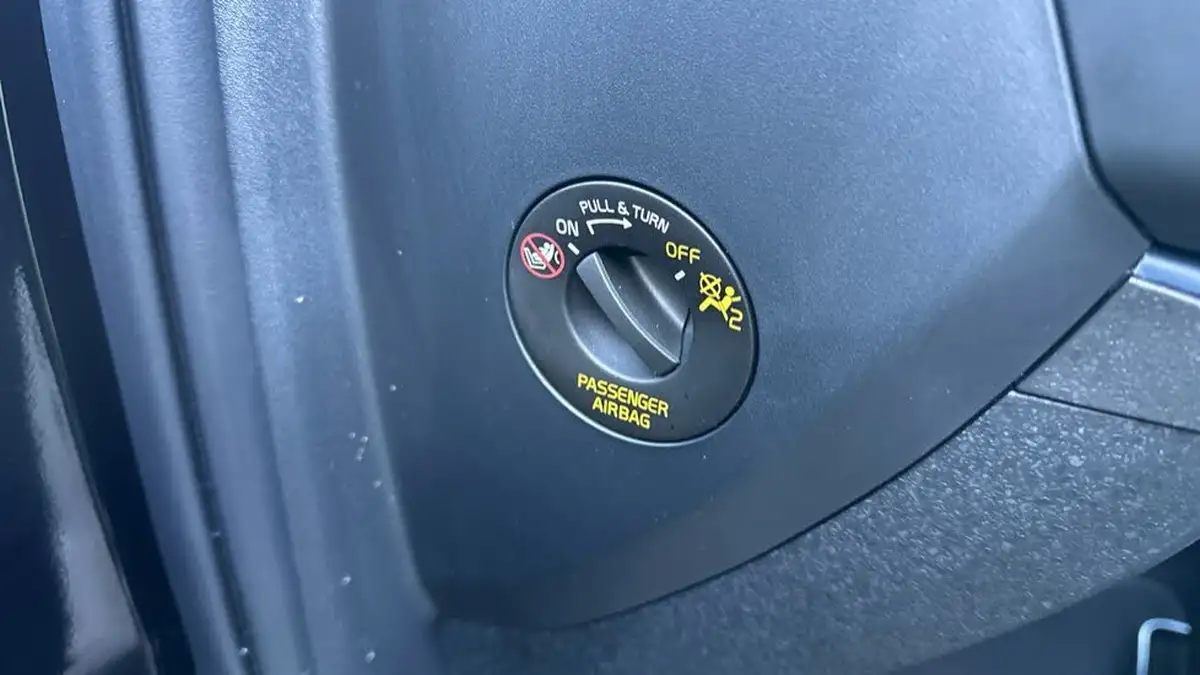 2024-volvo-ex30-e-single-motor-plus-extended-range-big-29