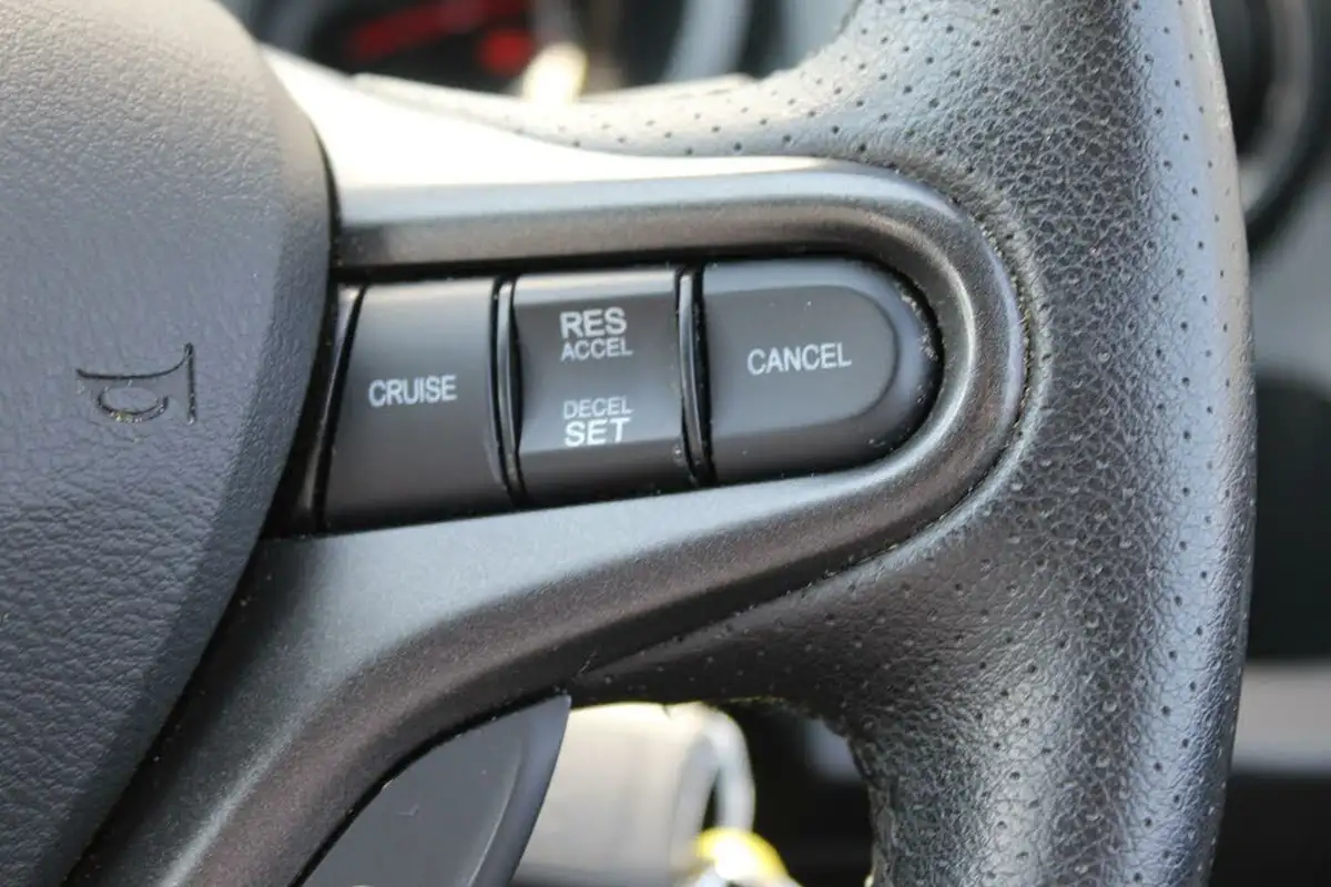 2014-honda-jazz-14-es-plus-cvt-big-22