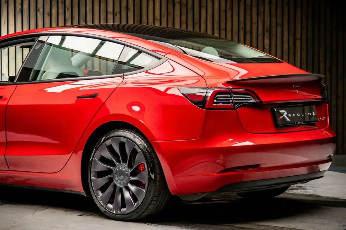 2020-tesla-model-3-e-performance-big-16