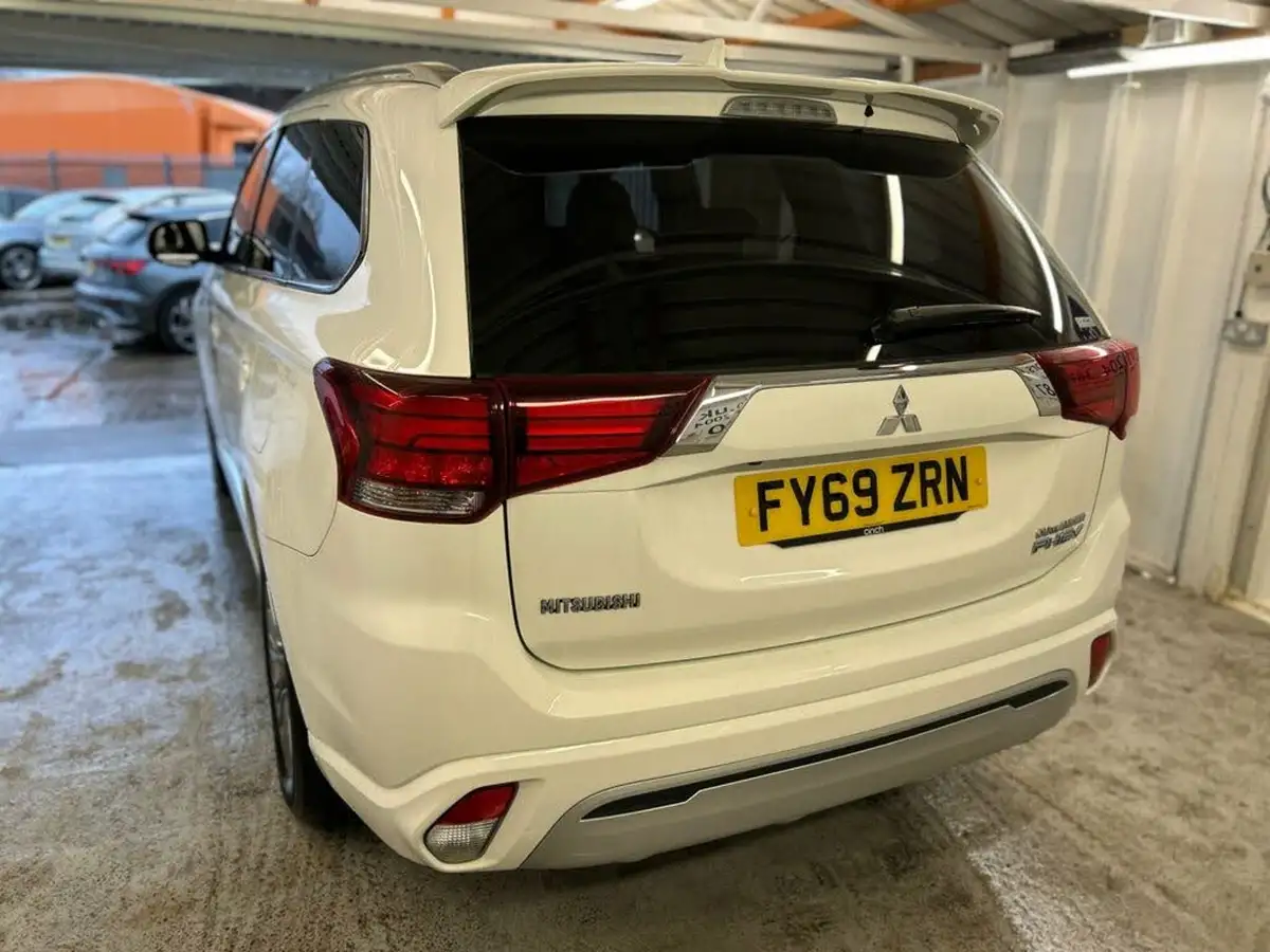 2019-mitsubishi-outlander-24-4h-phev-big-12