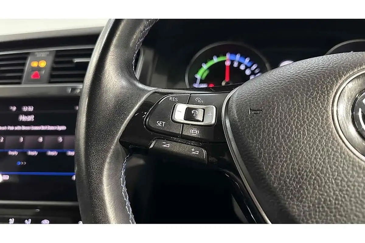 2019-volkswagen-golf-e-e-golf-big-30