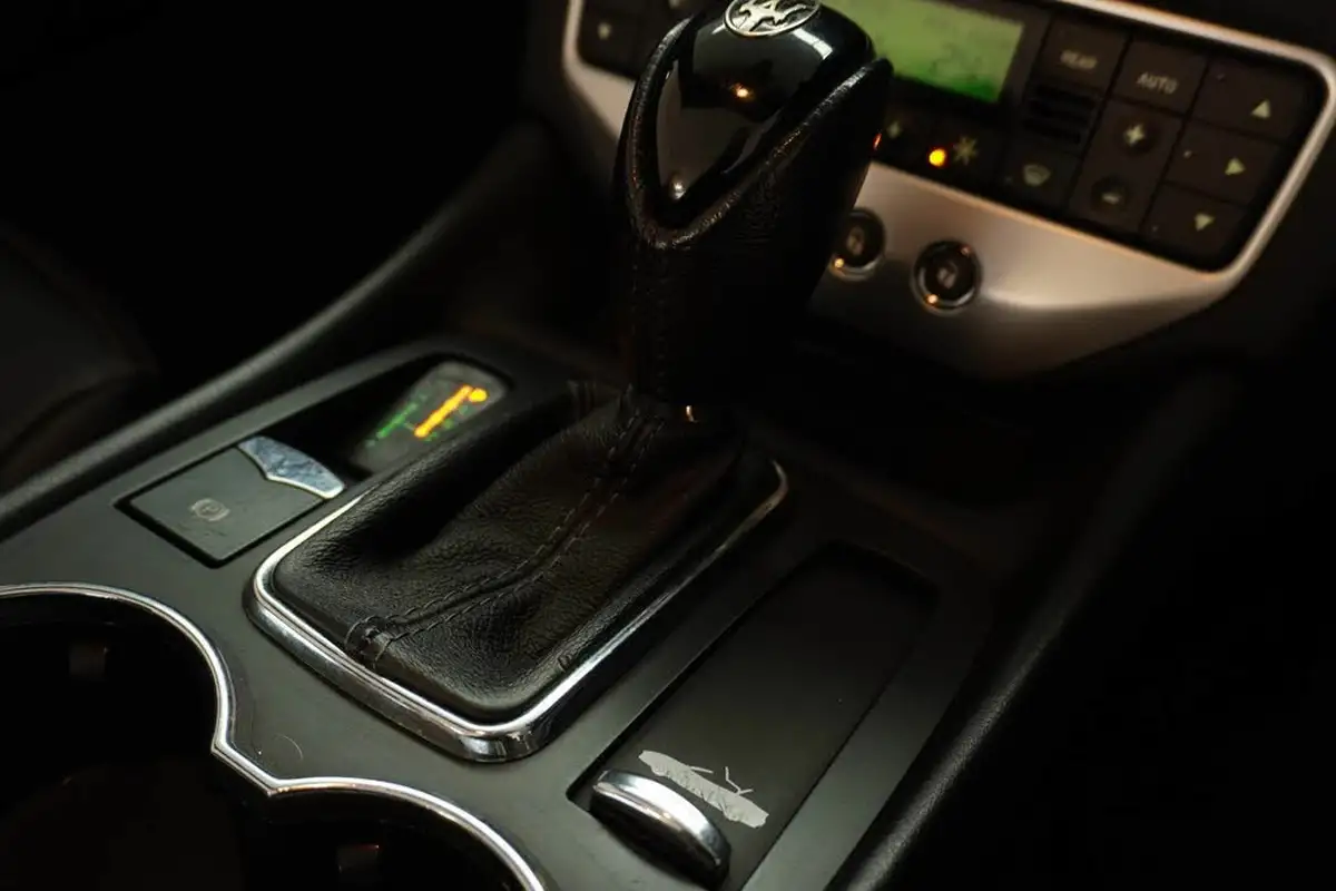 2010-maserati-grancabrio-47-big-27