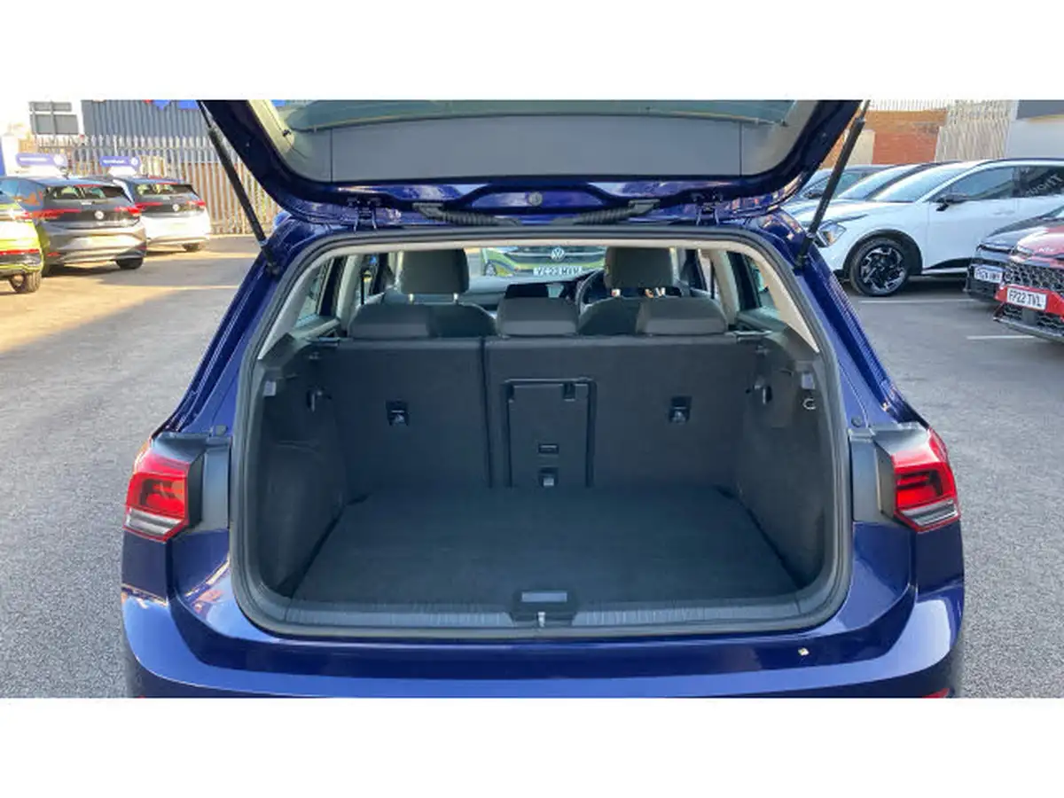 2023-volkswagen-golf-15-tsi-life-130ps-hatchback-big-19