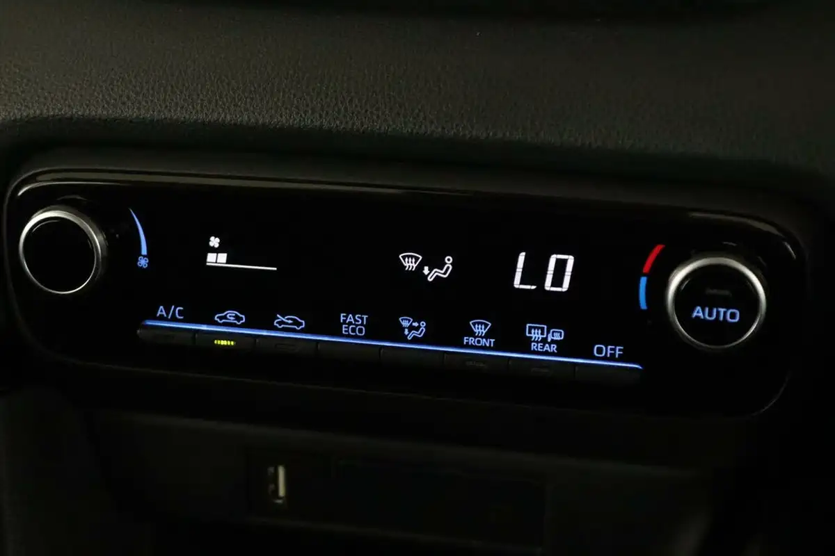 2021-toyota-yaris-15-vvt-i-icon-114bhp-hybrid-1490cc-e-cvt-big-21