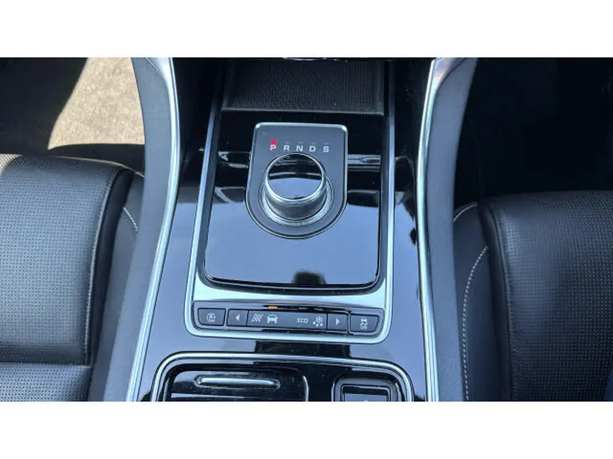 2019-jaguar-xe-20d-r-sport-180ps-auto-big-25