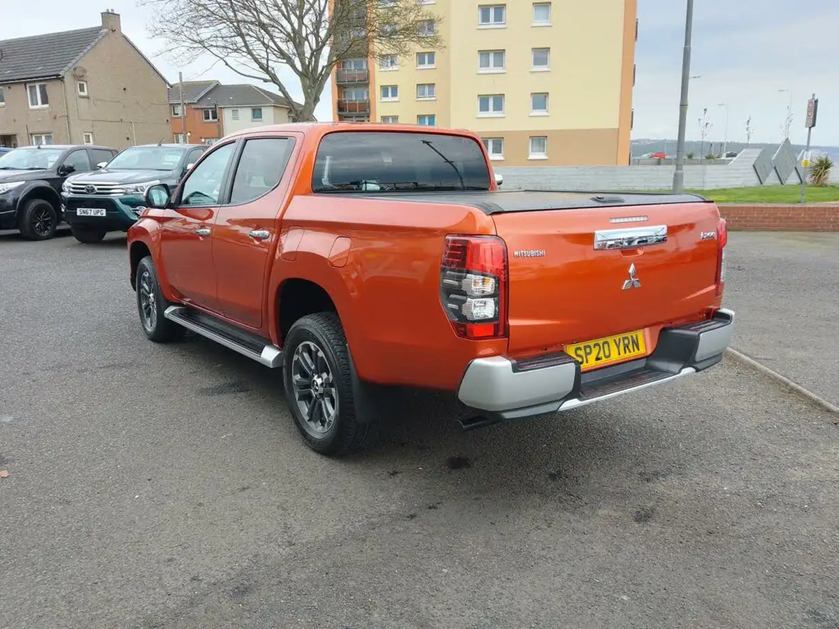 2020-mitsubishi-l200-22di-d-barbarian-auto-big-8