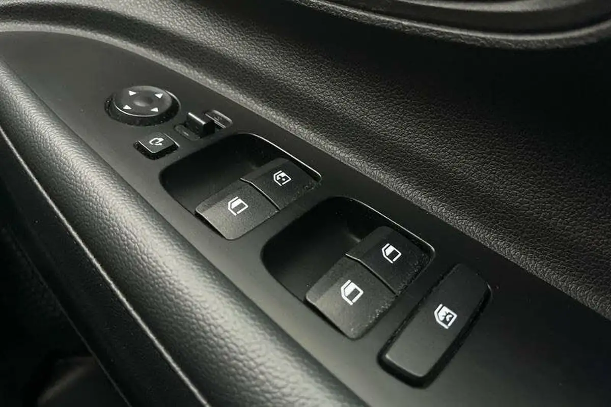 2022-hyundai-bayon-10-t-gdi-se-connect-dct-big-15