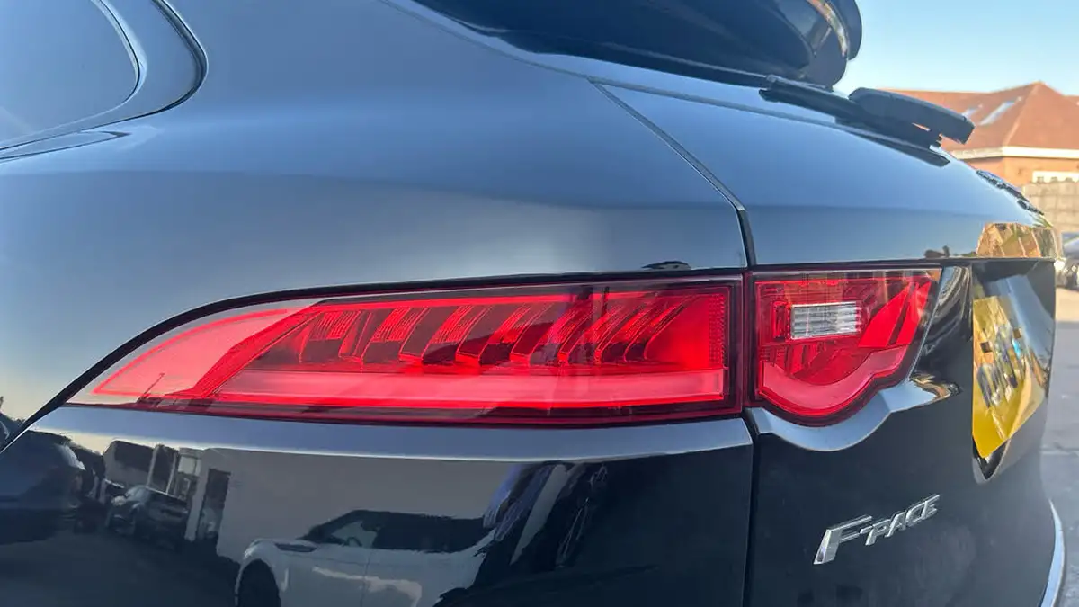 2019-jaguar-f-pace-50-v8-sc-svr-ss-big-18