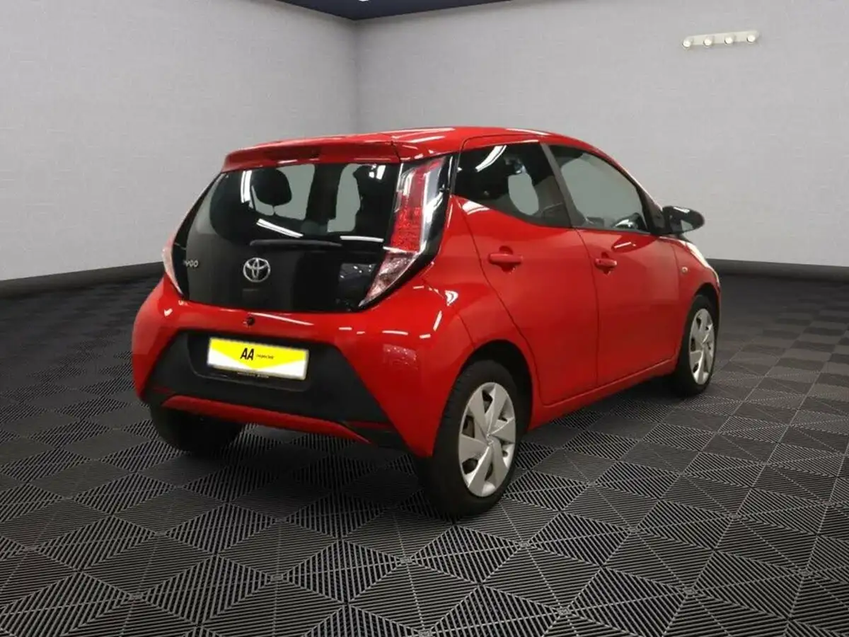 2018-toyota-aygo-10-vvt-i-x-play-71bhp-5d-big-3