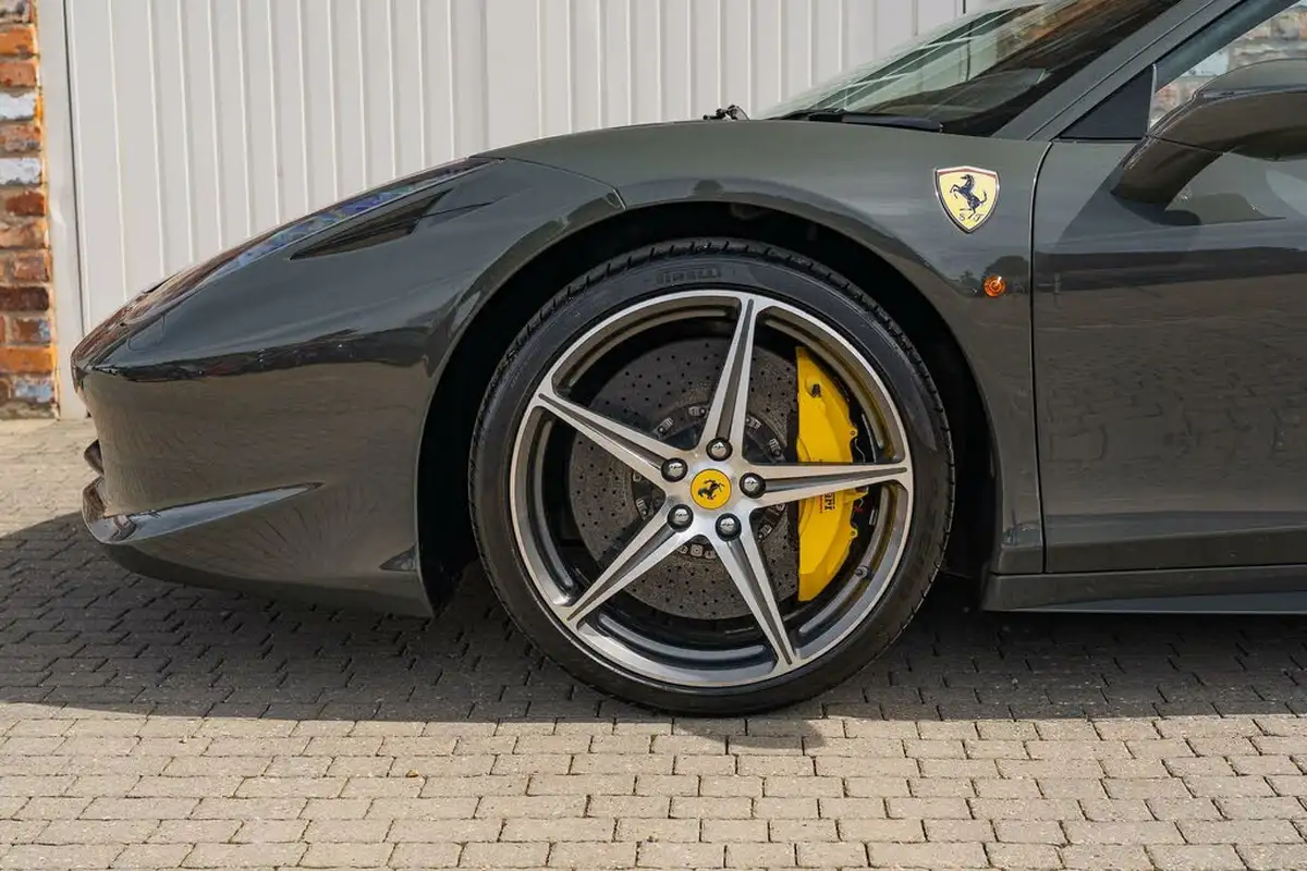 2011-ferrari-458-45-italia-big-17