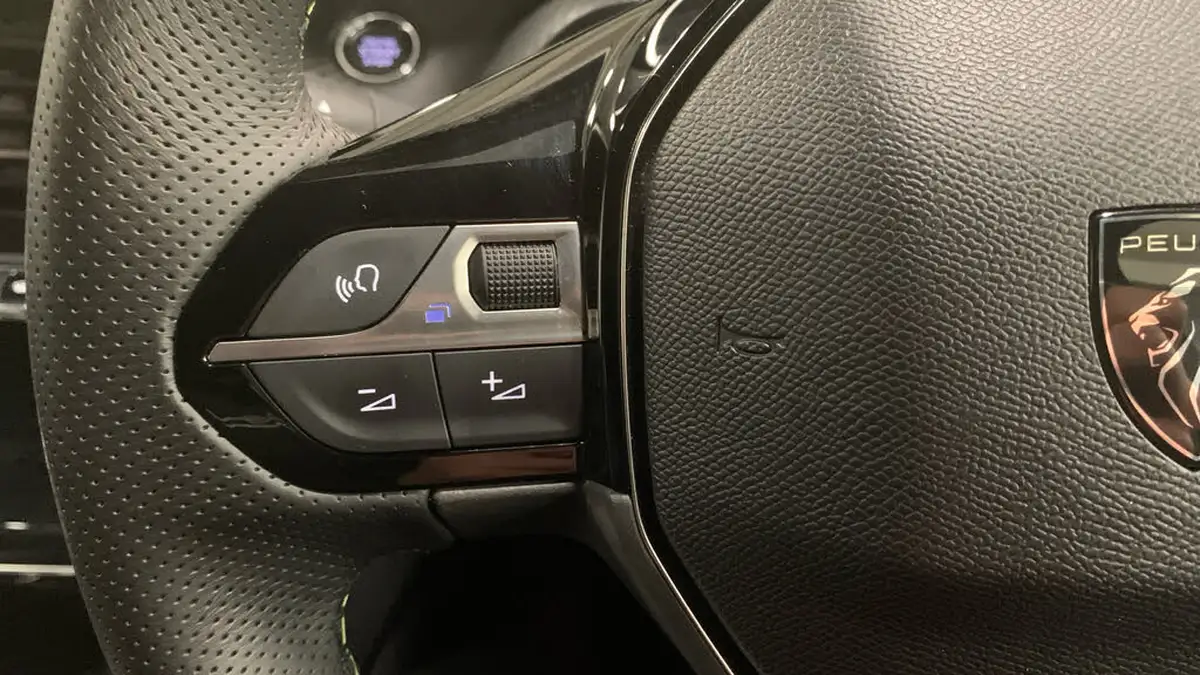 2024-peugeot-2008-suv-e-gt-136ps-50kwh-big-22