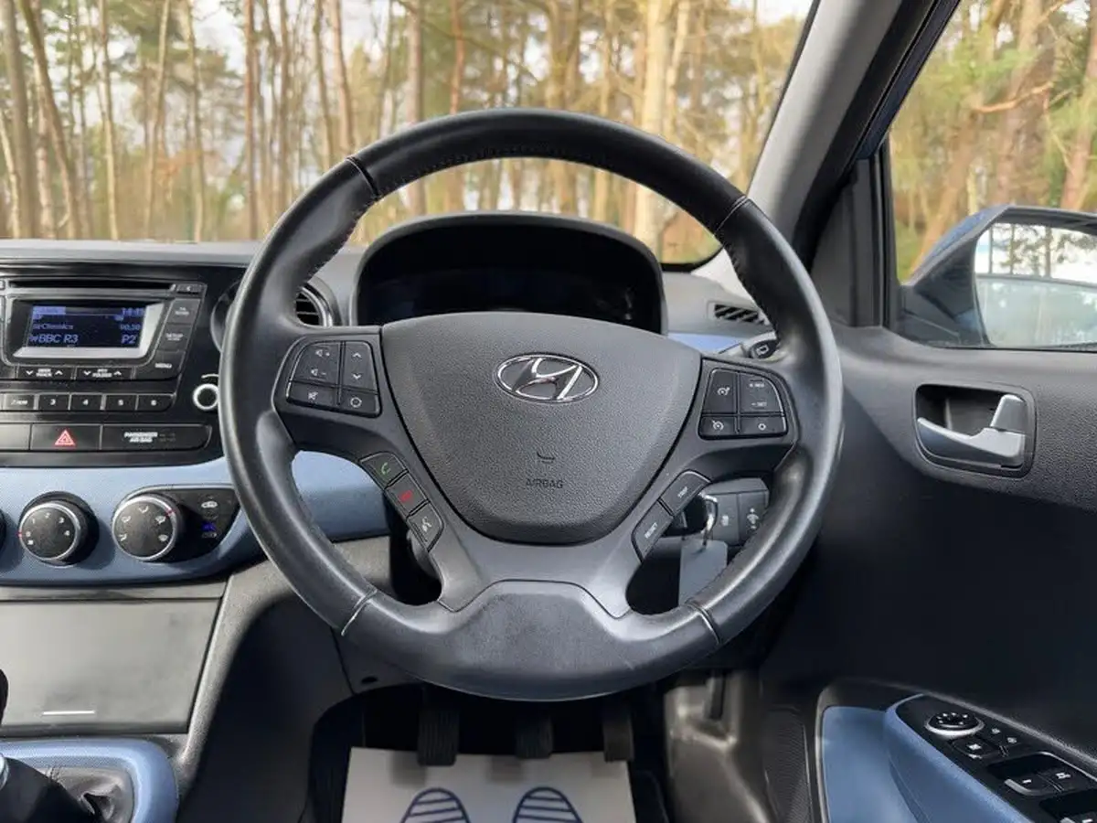 2014-hyundai-i10-10-premium-big-27