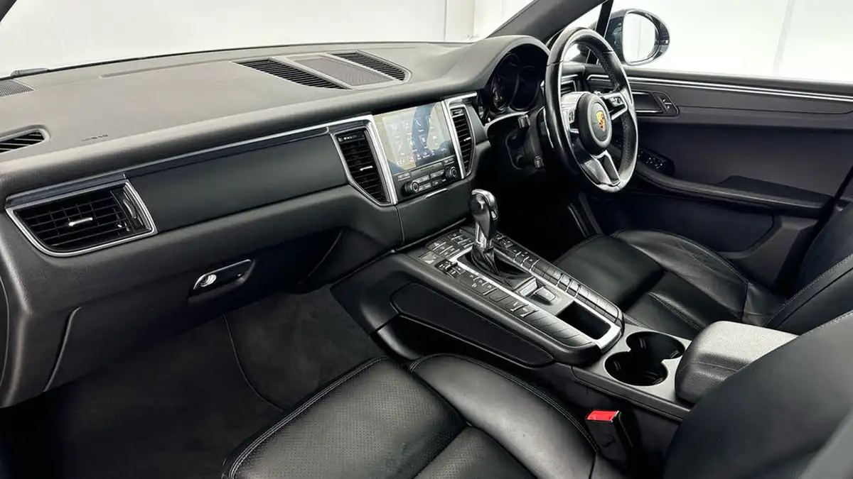 2018-porsche-macan-20-252ps-ss-big-8