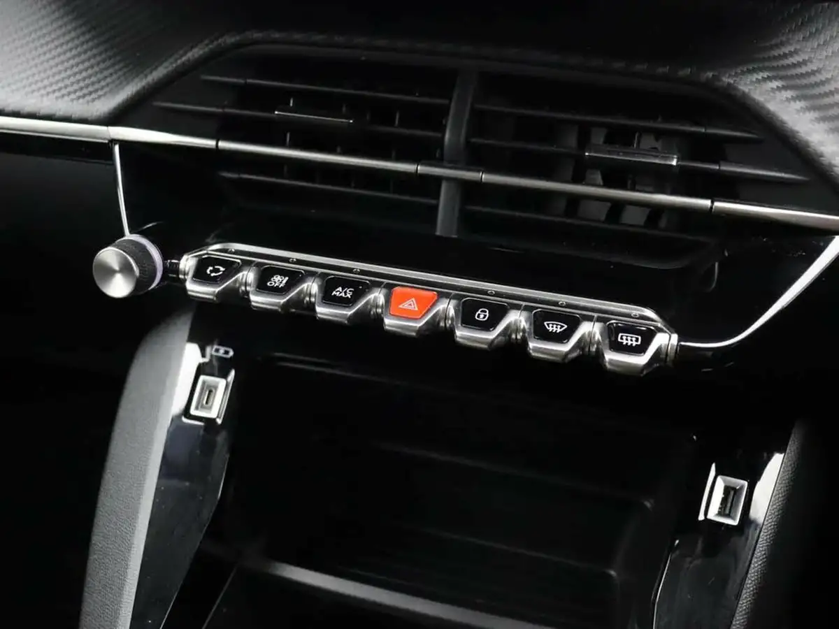 2023-peugeot-208-12-puretech-active-premium-100ps-eat8-big-20