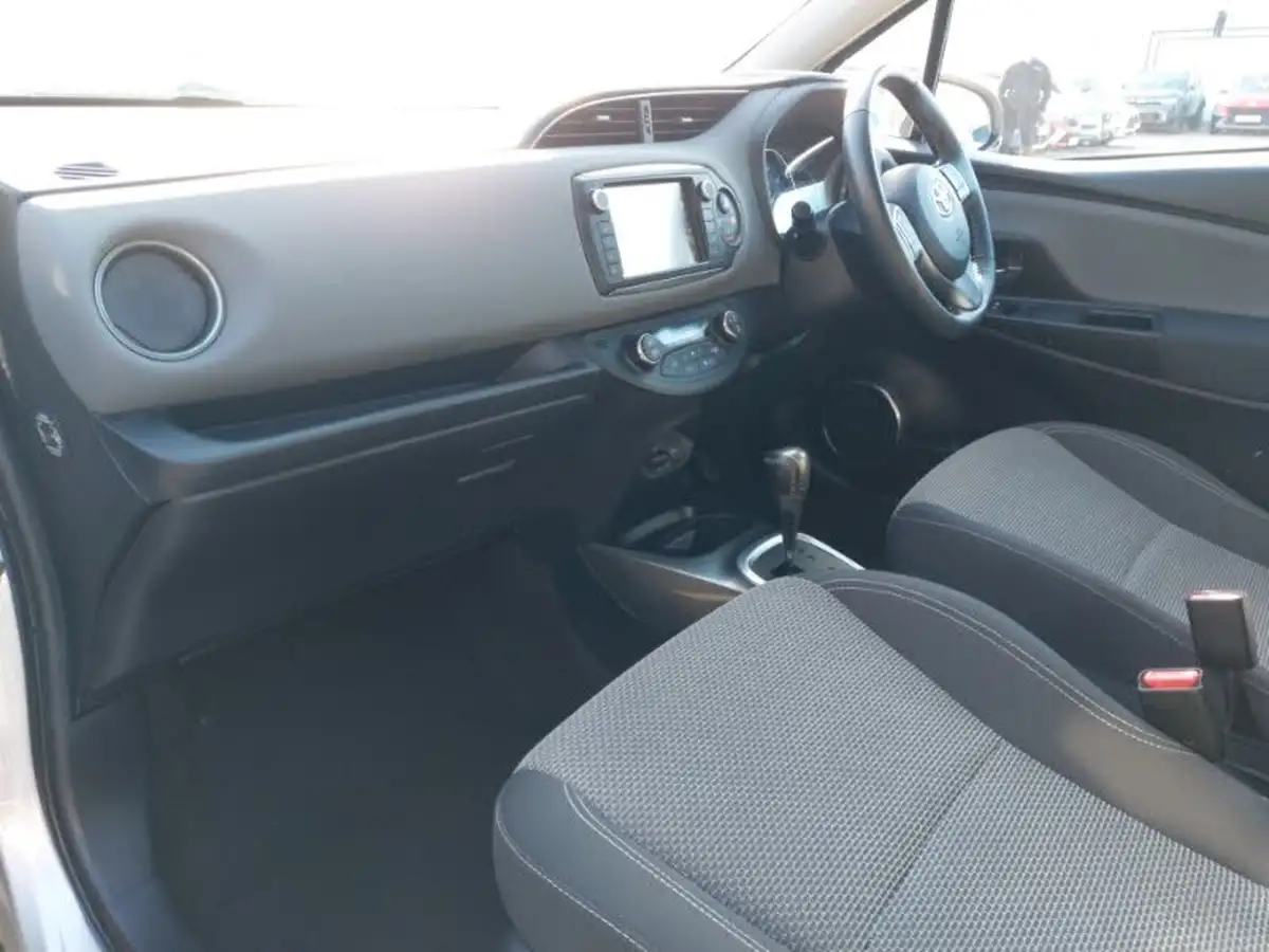 2015-toyota-yaris-15-vvt-i-sport-hybrid-big-4