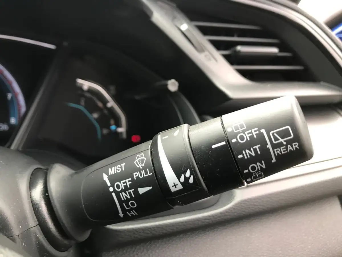 2020-honda-civic-10-vtec-turbo-se-hatchback-5d-big-24