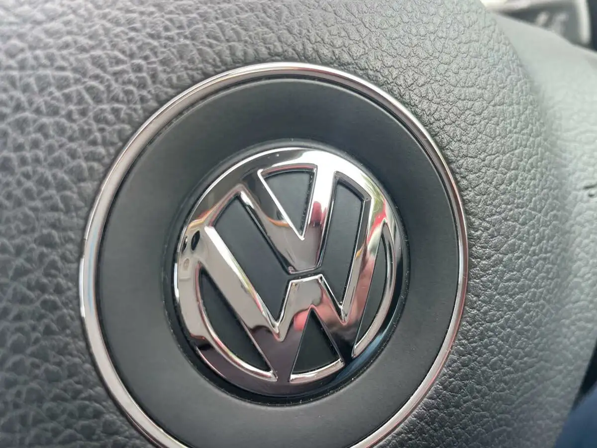 2014-volkswagen-passat-16td-ss-saloon-4d-big-18
