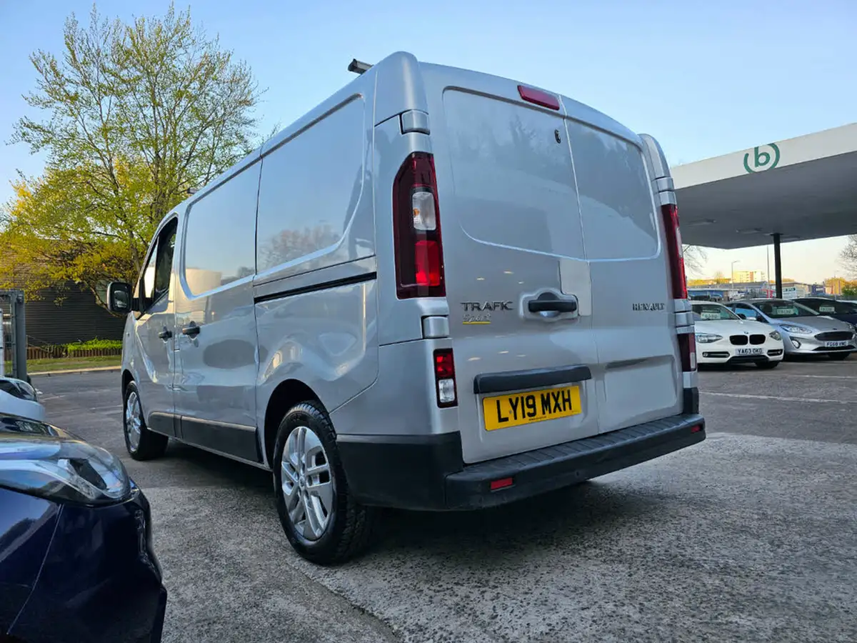 2019-renault-trafic-16dci-sl27-120-sport-nav-e6-panel-van-big-15