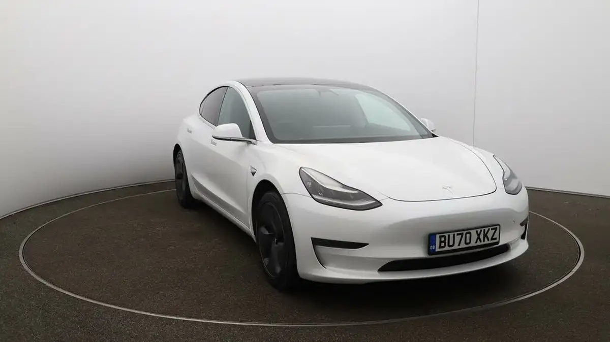 2020-tesla-model-3-e-long-range-big-32