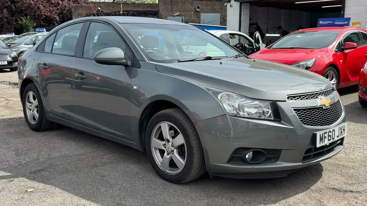 2010-chevrolet-cruze-16-ls-big-0
