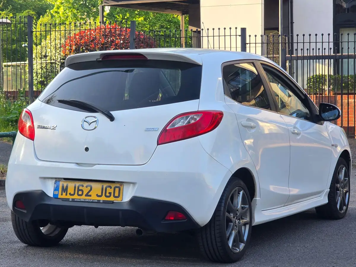 2012-mazda-mazda2-13-venture-big-36