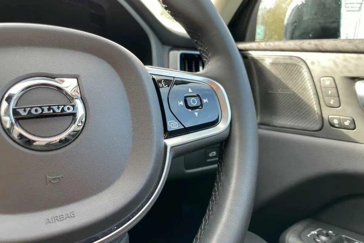 2024-volvo-xc60-20-b5-plus-big-35
