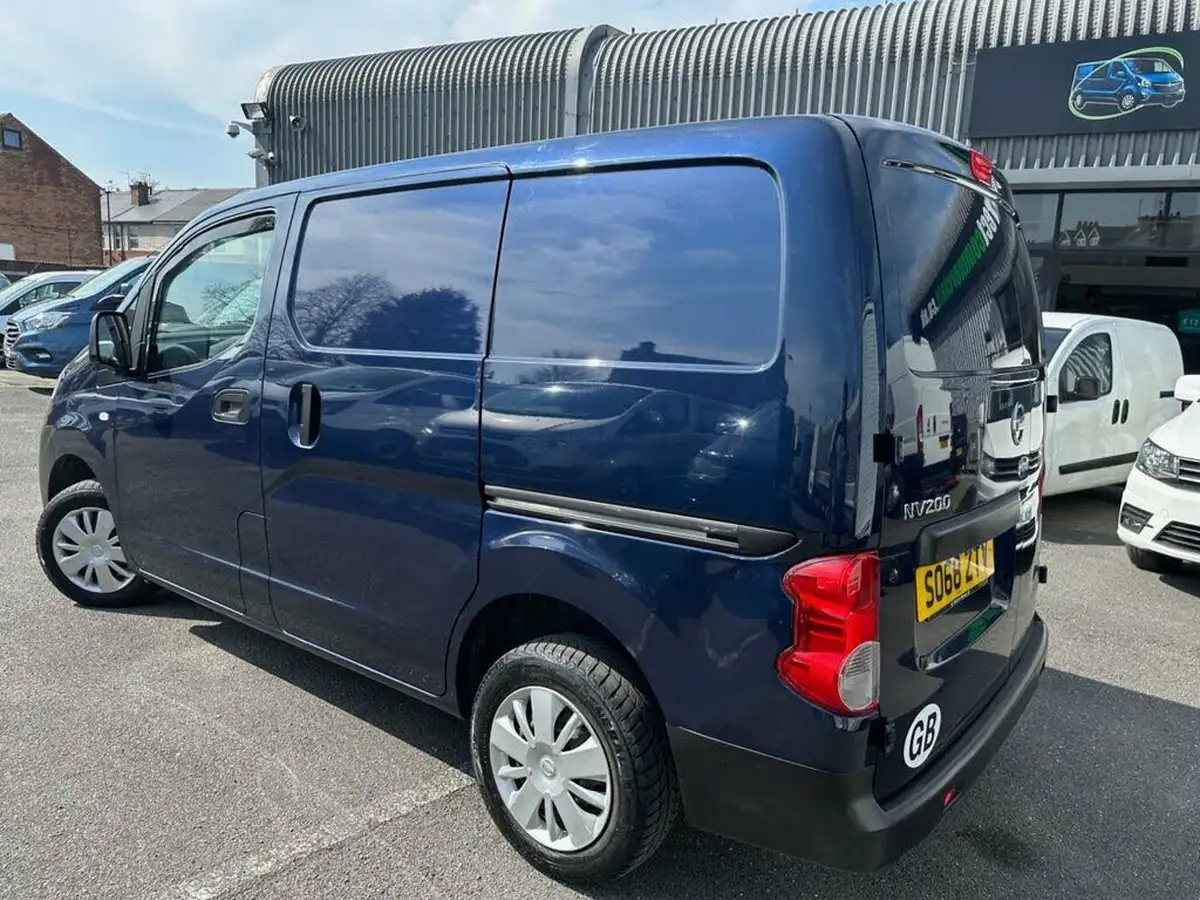 2019-nissan-nv200-15td-acenta-89bhp-crewcab-van-big-20