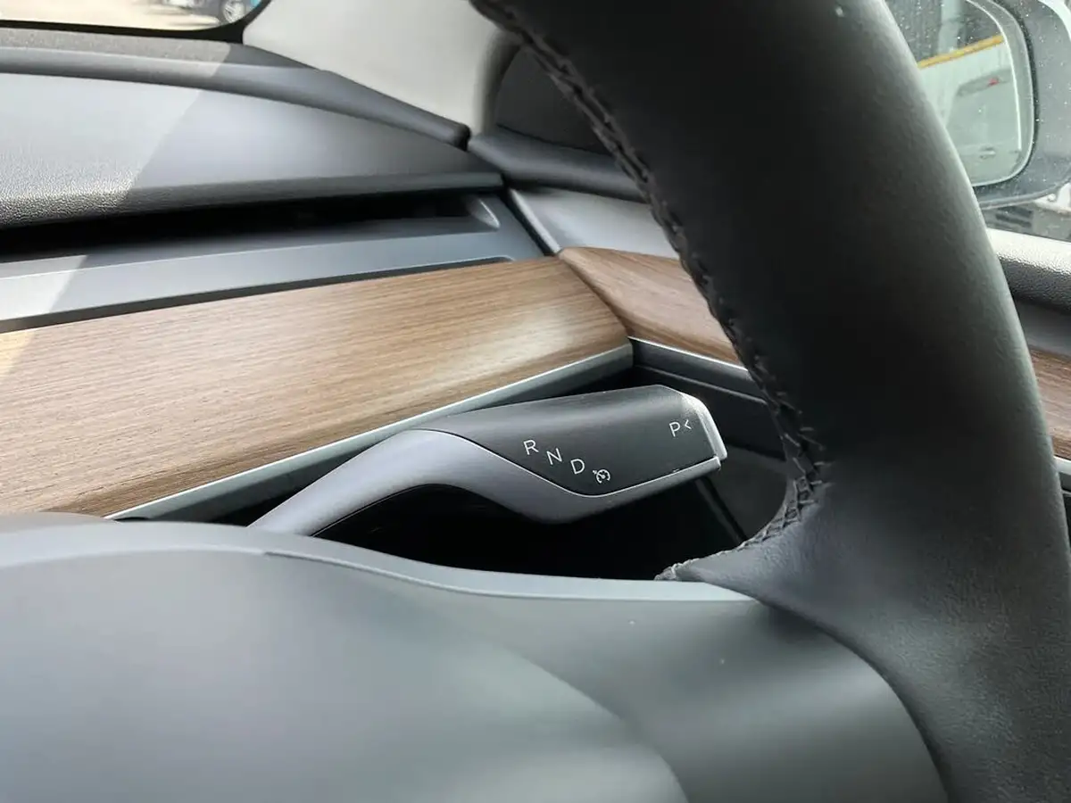 2024-tesla-model-y-e-rwd-big-17