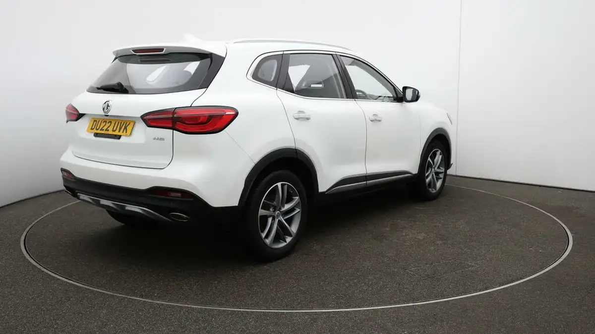 2022-mg-hs-15t-gdi-exclusive-162ps-big-48