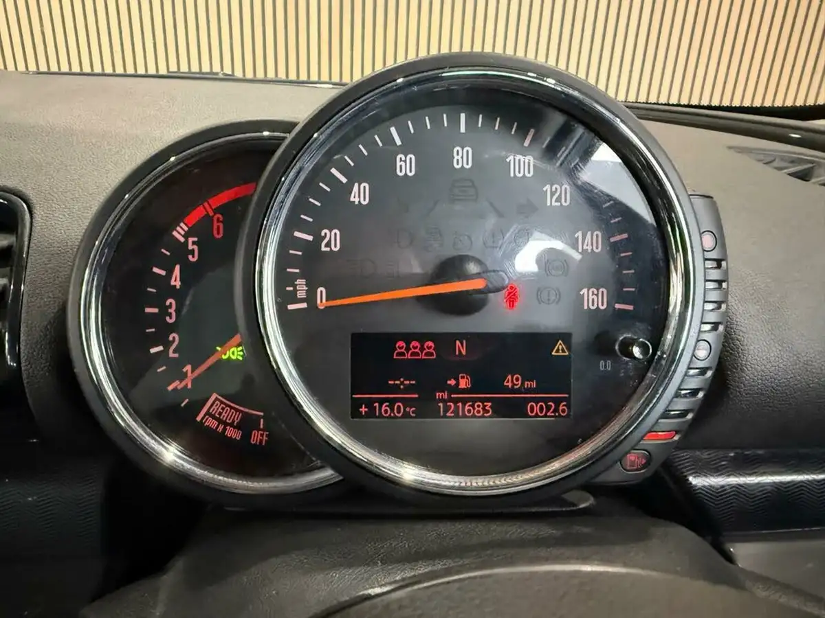 2017-mini-clubman-20td-cooper-d-black-ss-big-11