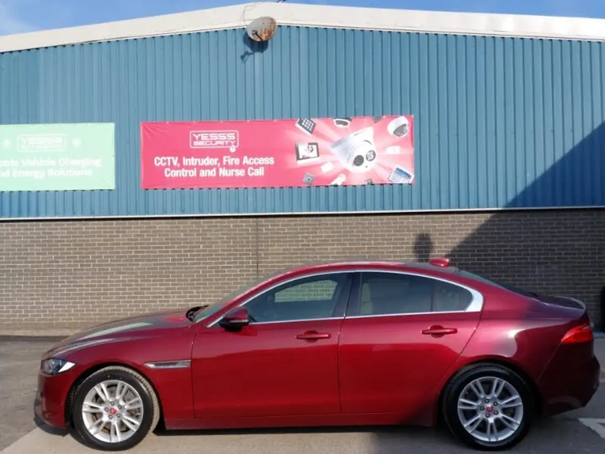 2016-jaguar-xe-20i-prestige-big-3