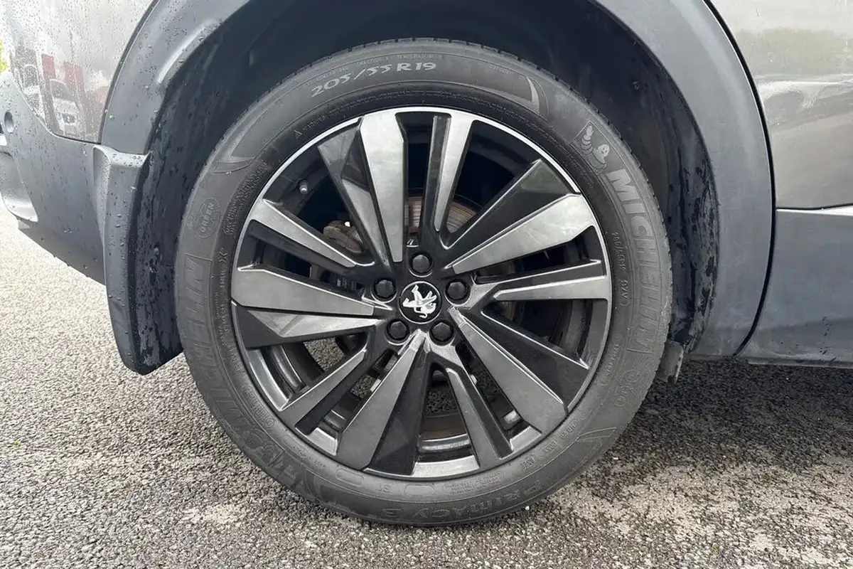 2022-peugeot-3008-suv-12-puretech-gt-premium-big-10