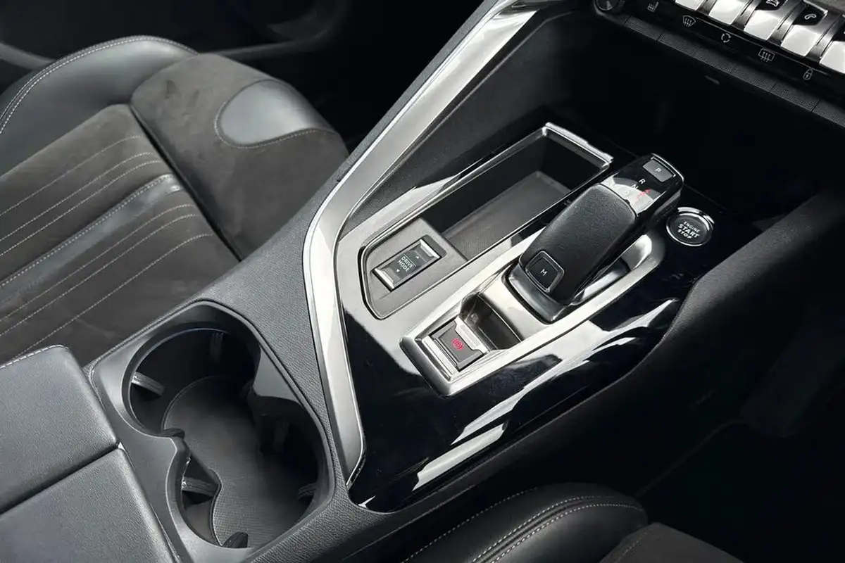 2022-peugeot-3008-suv-12-puretech-gt-premium-big-58