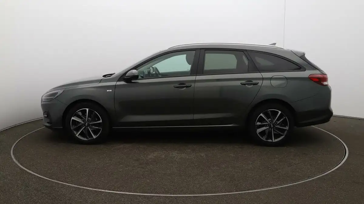 2022-hyundai-i30-10-t-gdi-premium-tourer-big-54