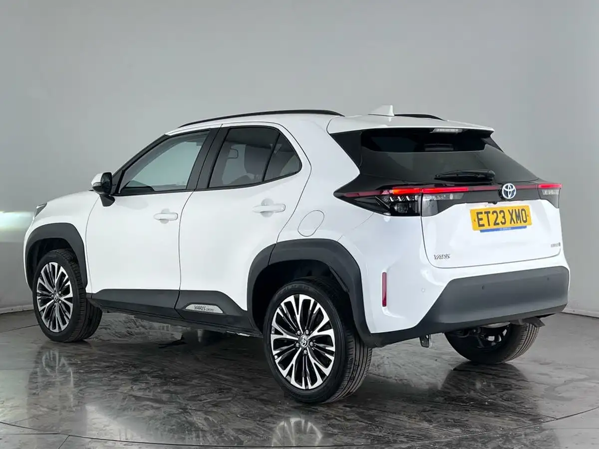 2023-toyota-yaris-cross-15-vvt-i-excel-awd-i-big-2