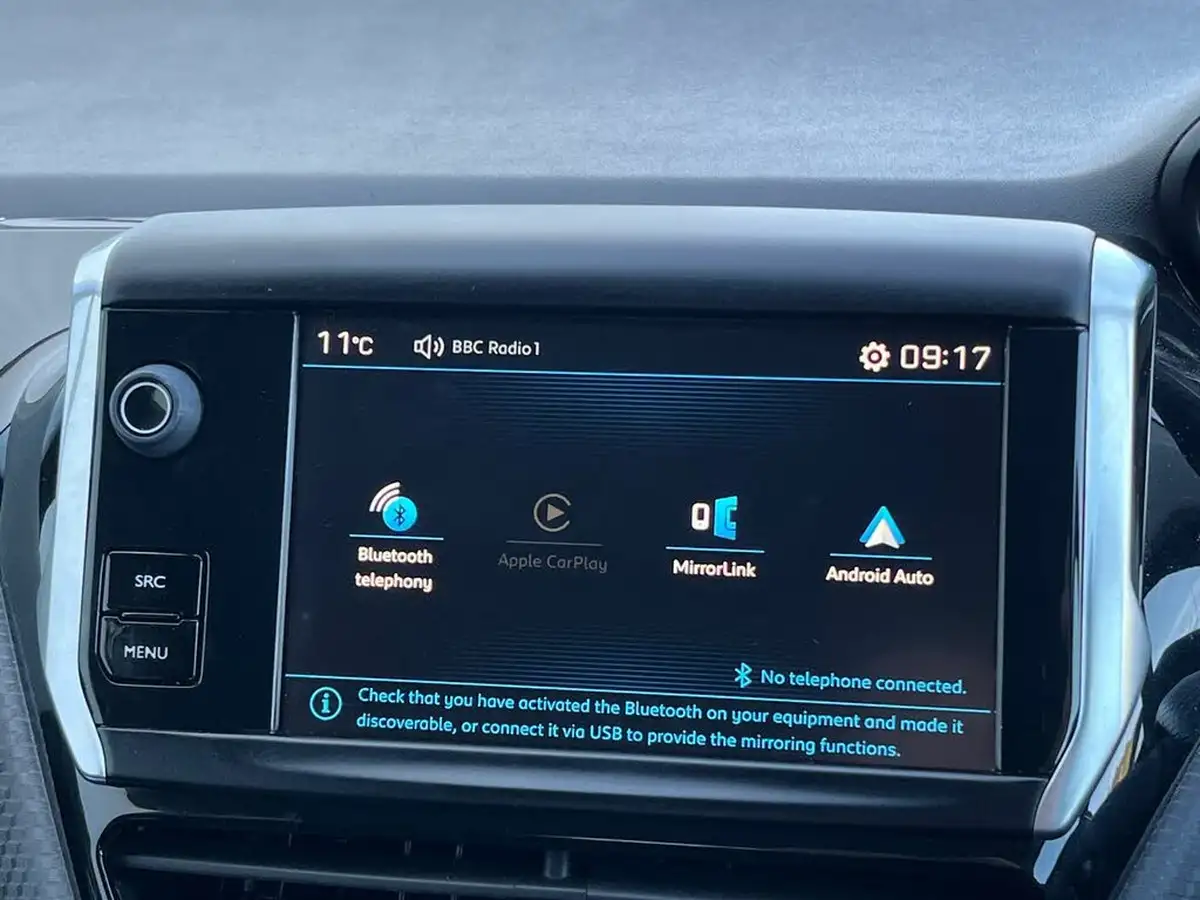 2018-peugeot-208-12-puretech-black-edition-big-18