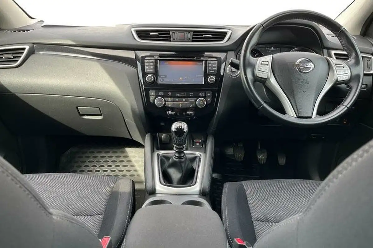 2016-nissan-qashqai-15dci-n-connecta-big-9