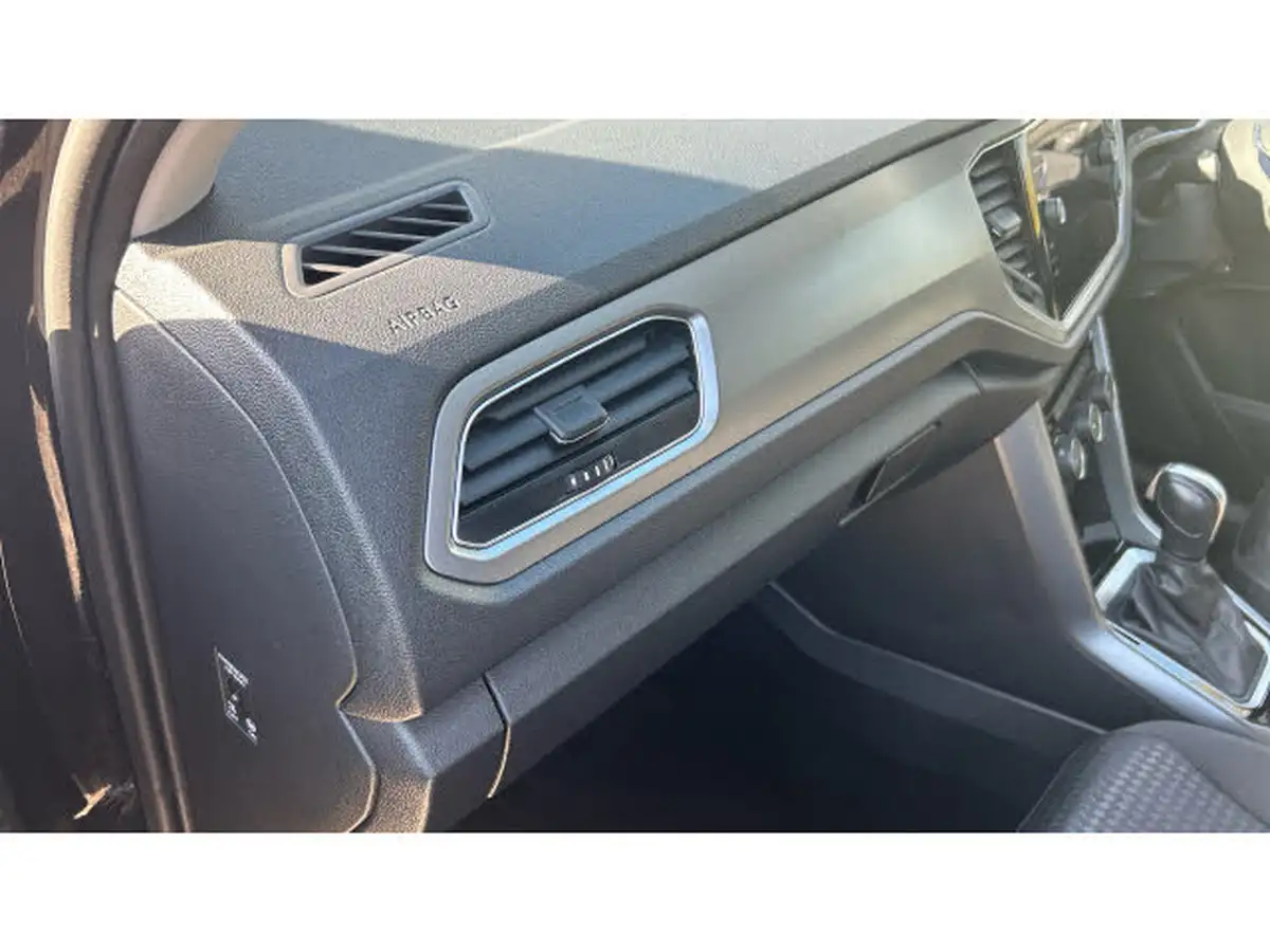 2021-volkswagen-t-roc-15-tsi-active-hatchback-5d-dsg-big-46