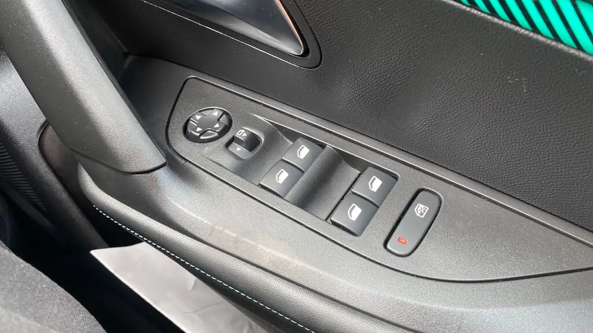 2023-peugeot-2008-suv-12-puretech-allure-premium-100bhp-big-21