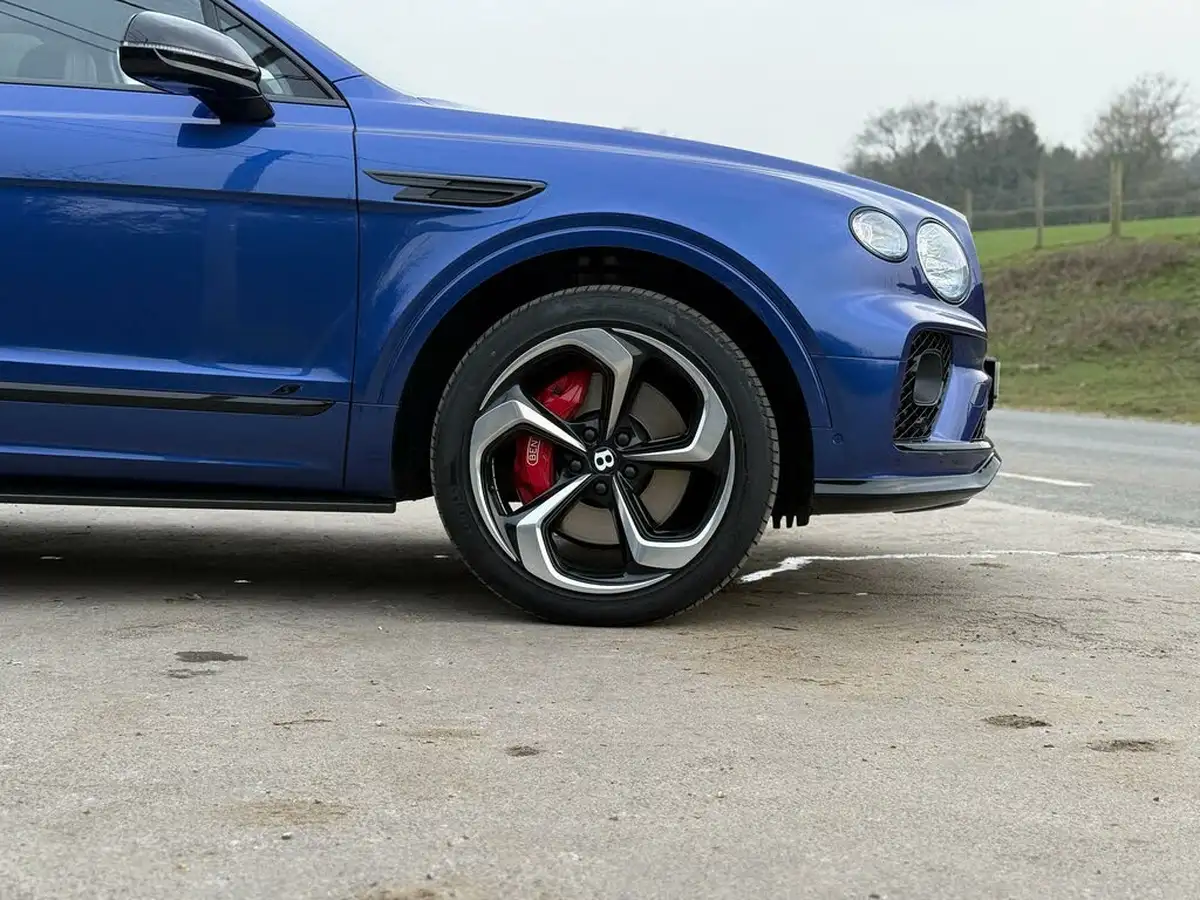 2022-bentley-bentayga-40-v8-big-16